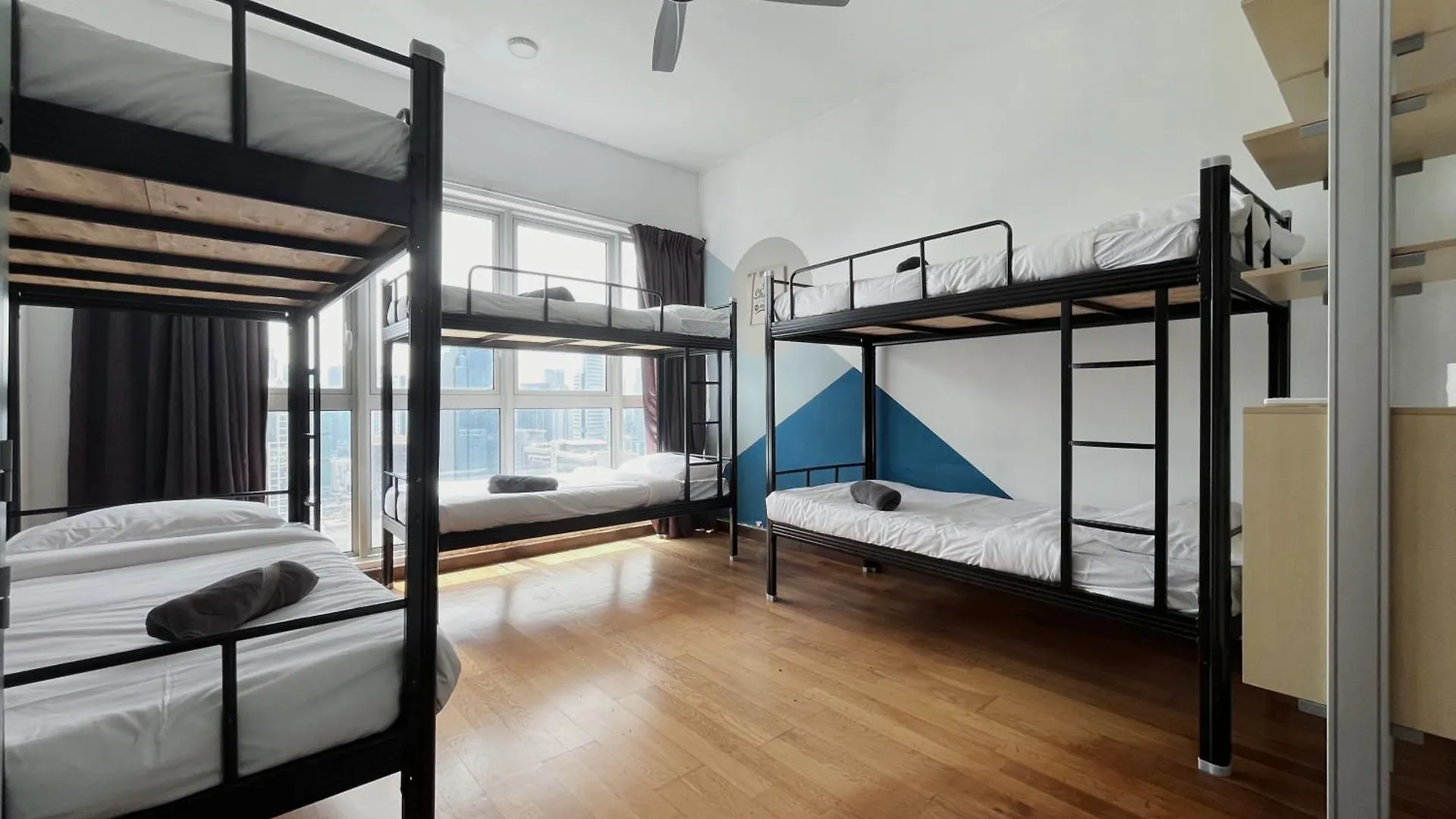 Nj Homestay Hostel At Regalia Residence クアラルンプール