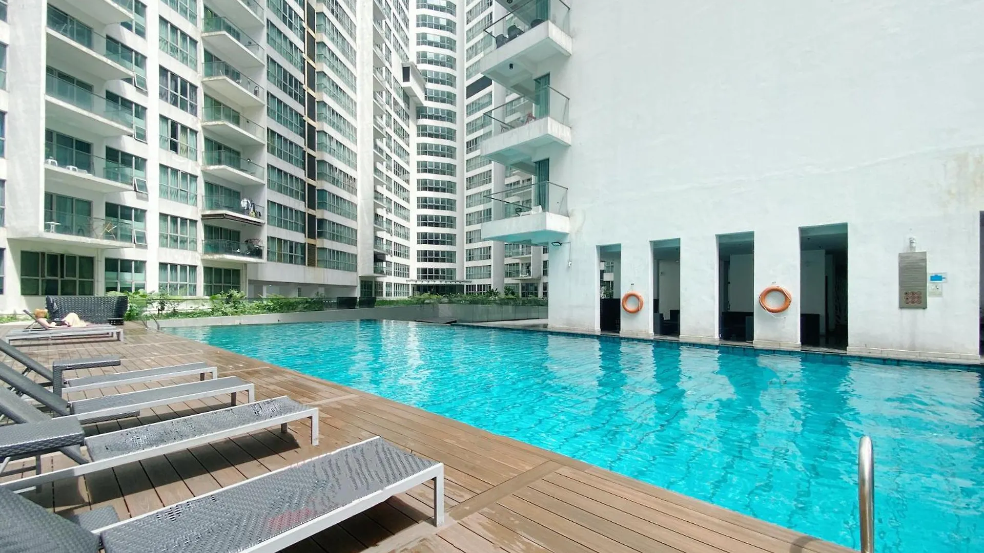 Nj Homestay Hostel At Regalia Residence Kuala Lumpur