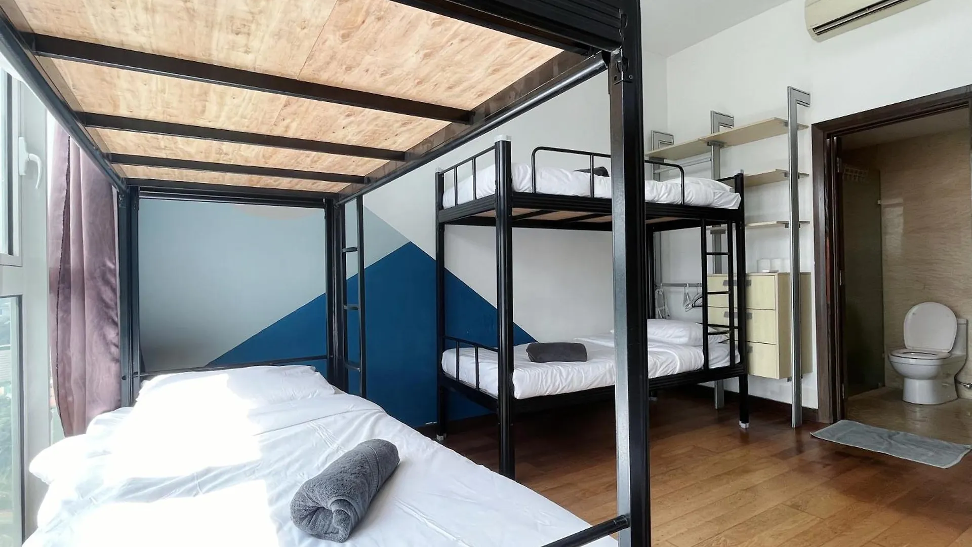 Nj Homestay Hostel At Regalia Residence Kuala Lumpur