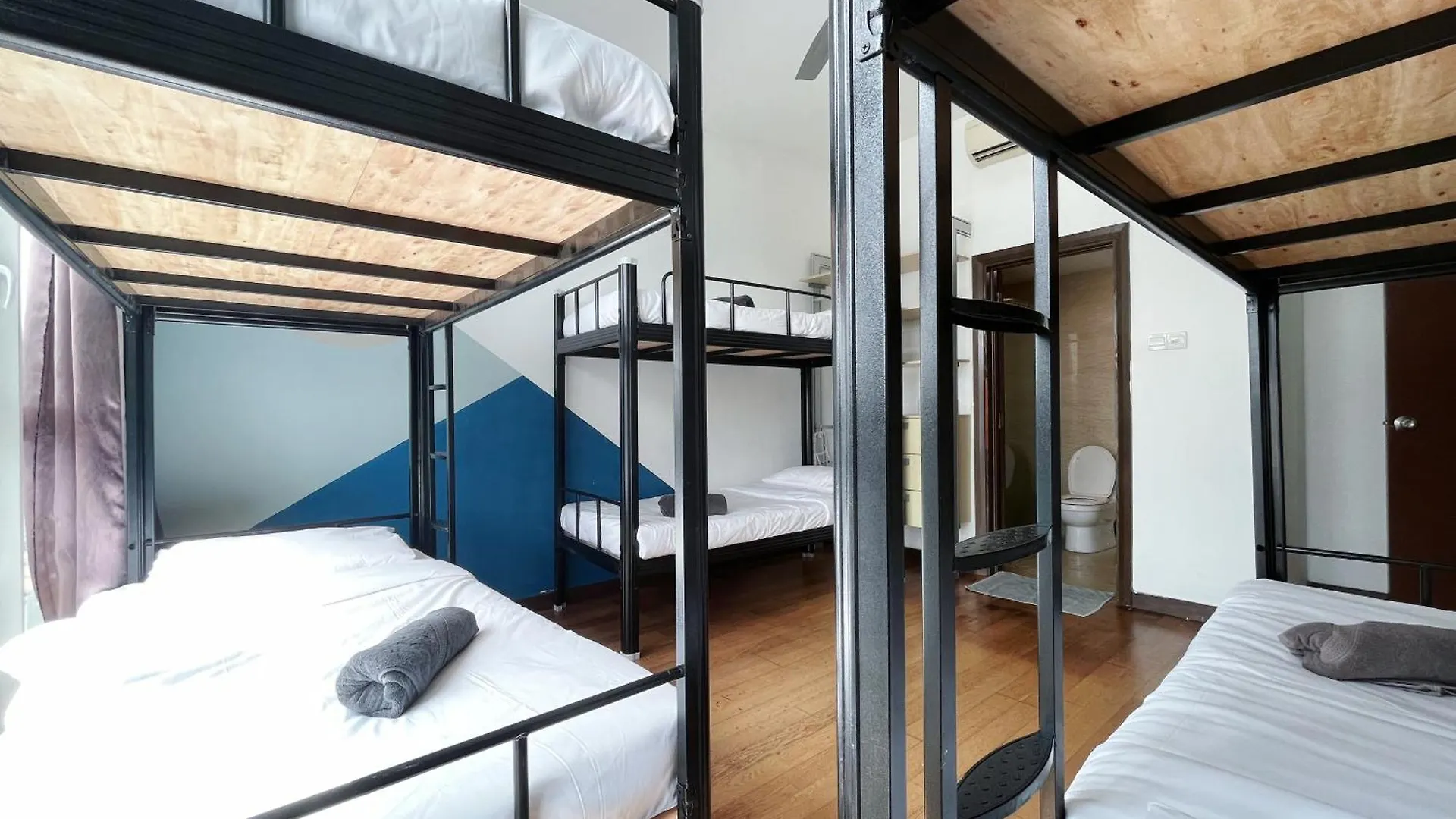 Nj Homestay Hostel At Regalia Residence Kuala Lumpur