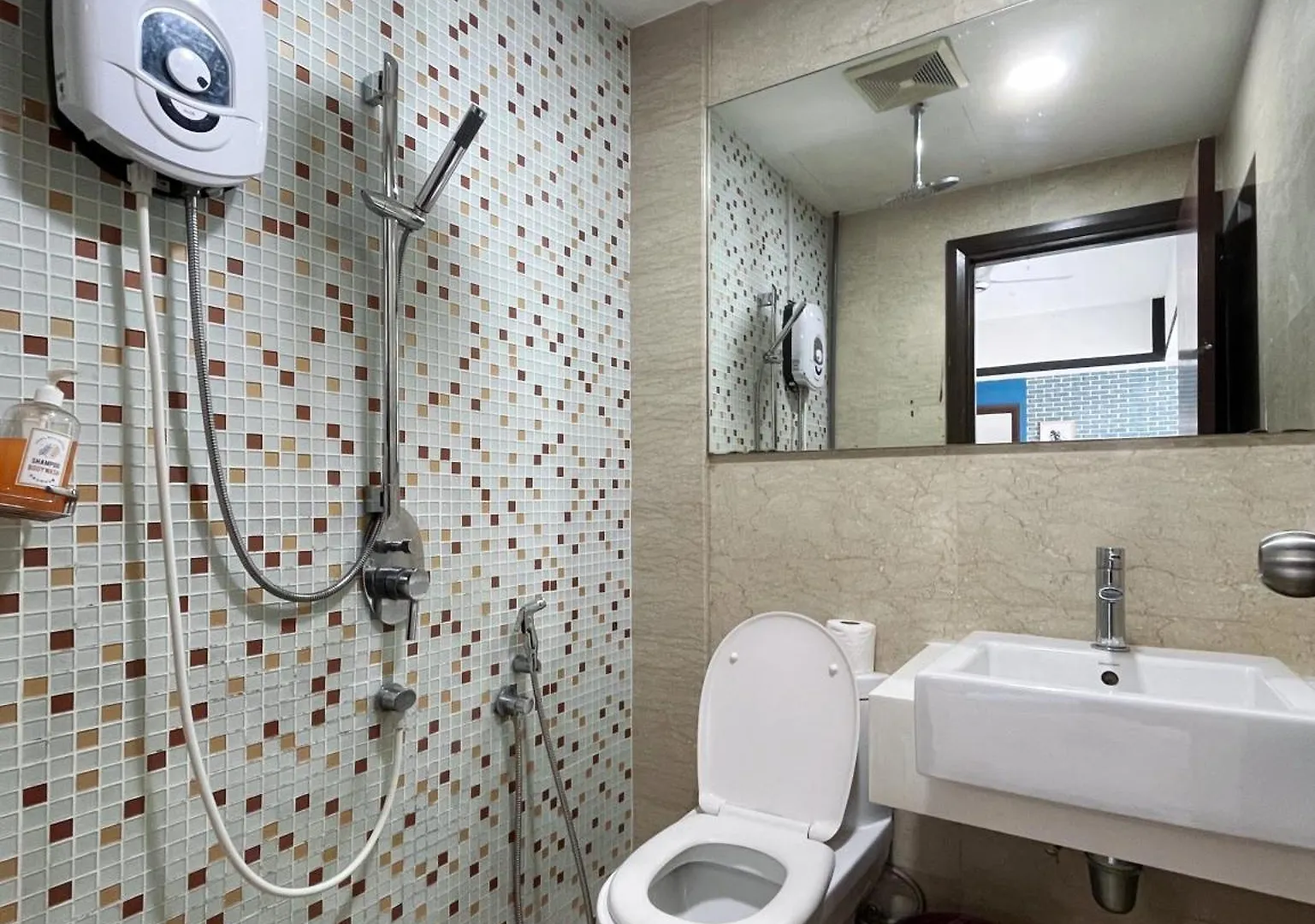 Nj Homestay Hostel At Regalia Residence Kuala Lumpur Malaysia