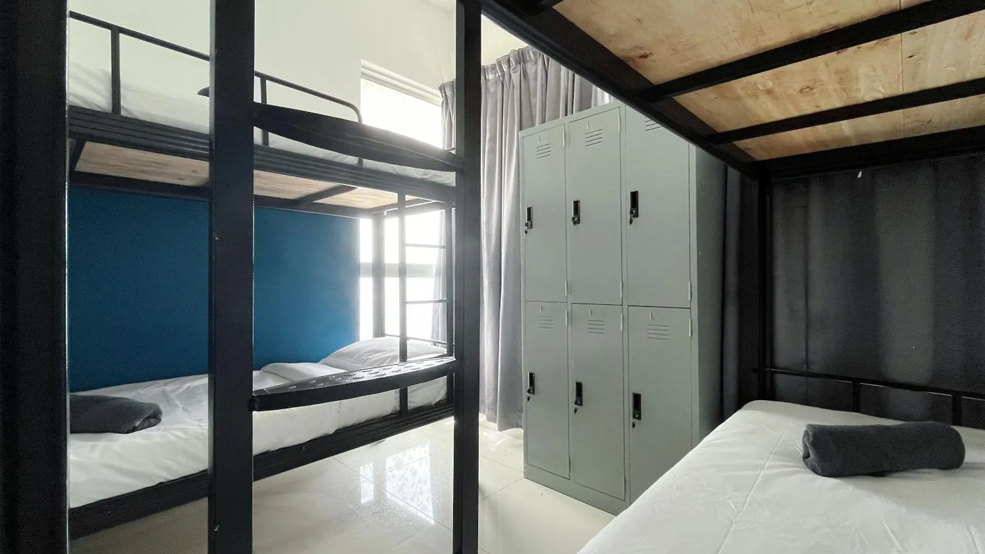 Nj Homestay Hostel At Regalia Residence Kuala Lumpur